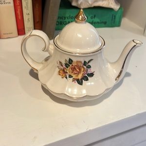 Vintage Seiler teapot 2261 I think